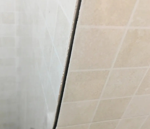渝北瓷砖空鼓维修公司分享阳台瓷砖脱落的修复过程可以分为以下几个步骤